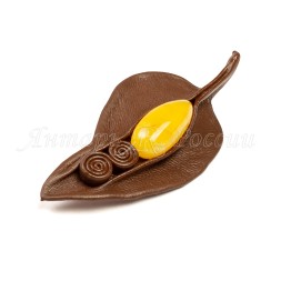Брошь из Янтаря и кожи