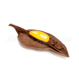 Брошь из Янтаря и кожи